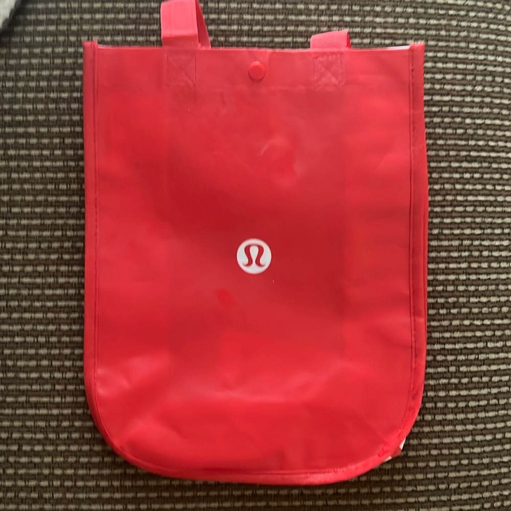Lululemon reusable bag red white